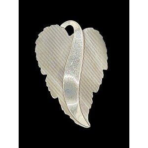 DANECRAFT STERLING Silver Plated Grape Leaf Textured Pin Brooch